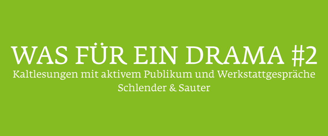 weißer Text auf grünem Grund, Titel und Künstler:innen werden genannt