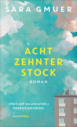 Buchcover, die Ecke eines Hochhauses in einem Wolkenhimmel, oben der Name der Autorin Sara Gmuer in weißen Buchstaben, der Titel in Gelb mittig: Achtzehnter Stock